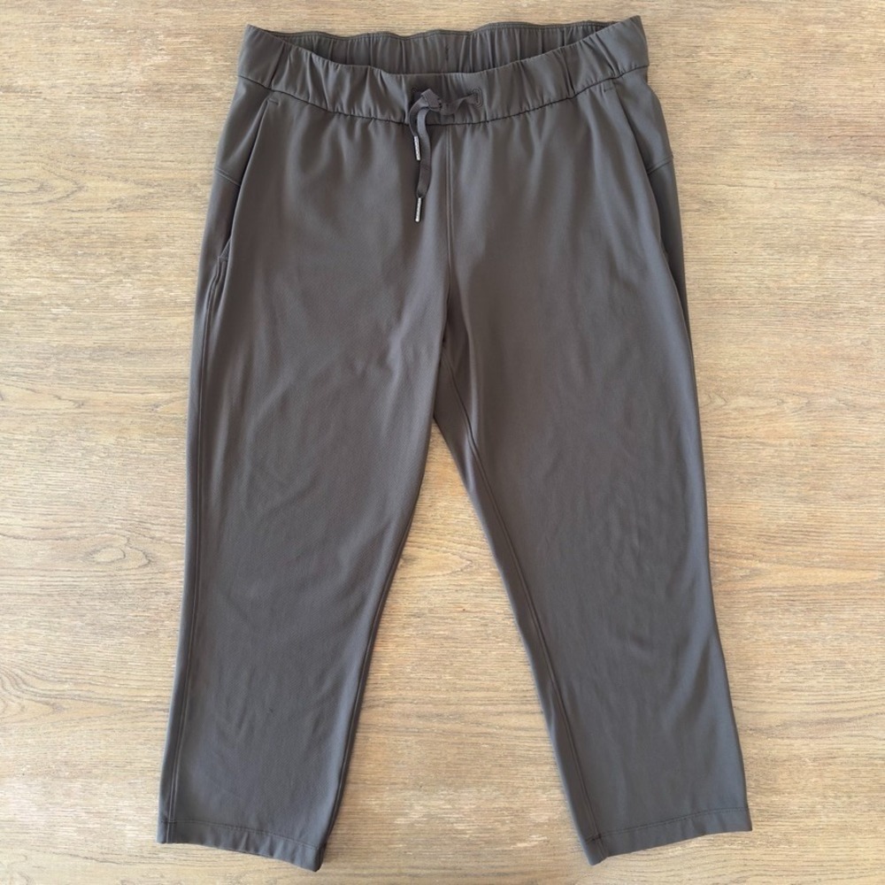 Lululemon On The Fly Cropped Straight Leg Jogger Pants-Olive Green-Stretch-Sz 8